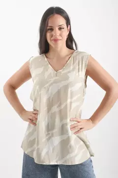 Blusa estampada escote V en internet