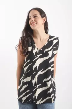 Blusa estampada escote V - comprar online