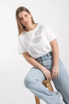 Remera bordada con plumas y strass - comprar online