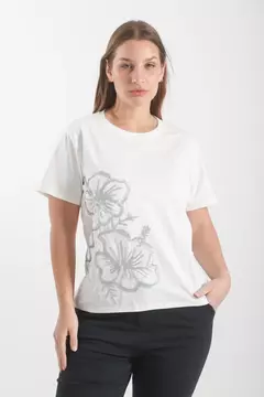 Remera Kiev Bordada con flores plateadas