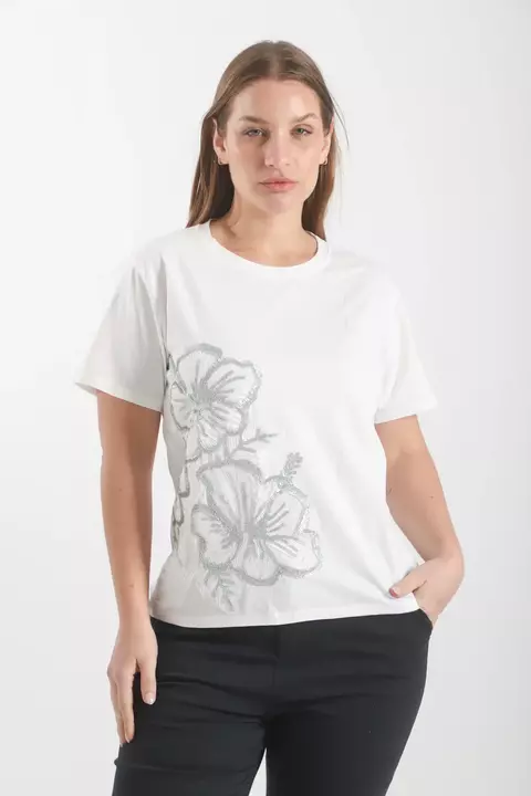 Remera Kiev Bordada con flores plateadas