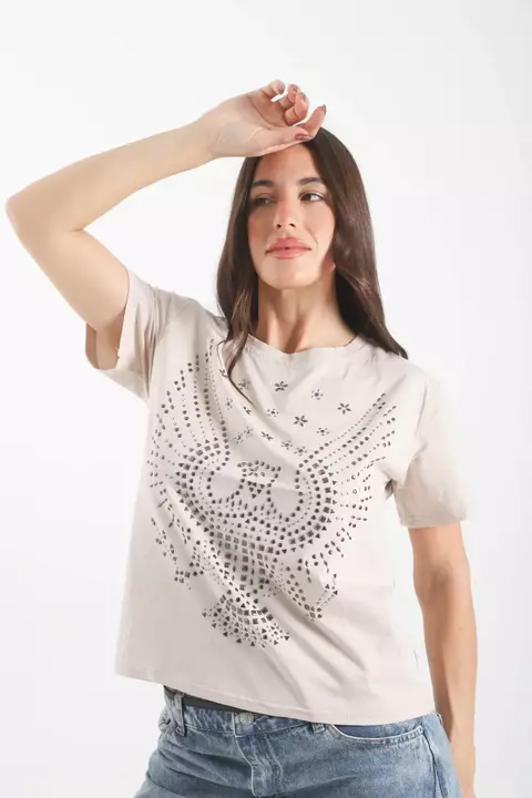 Remera tachas águila