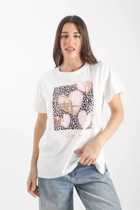 Remera Print con corazones