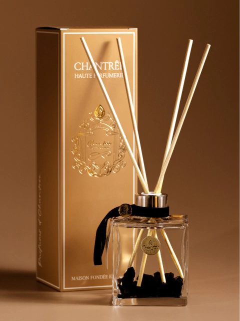 Difusor de perfume para ambiente com pedras. Pedra turmalina negra. Difusor de varetas com cristais. Difusor de palito. Aromatizador de palito. Aromatizador de varetas. Aromatizador. Aromatizador de ambiente. Perfume para a casa. Aromatizador importado. 