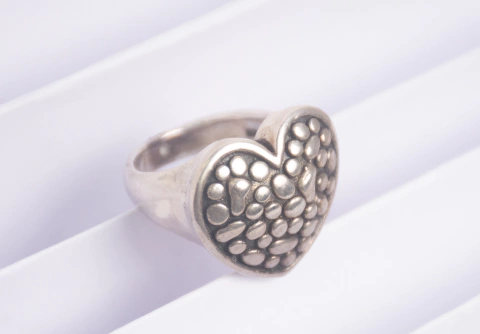 Anillo Corazon Texturado Plata Inflada