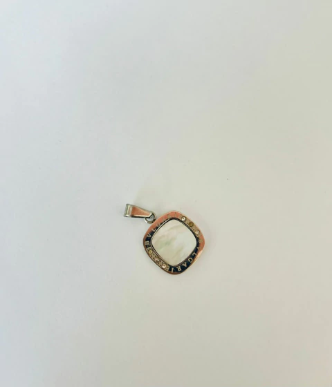 Dije Acero Quirurgico Bvlgari