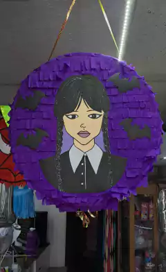 Piñata de cartón "MERLINA"