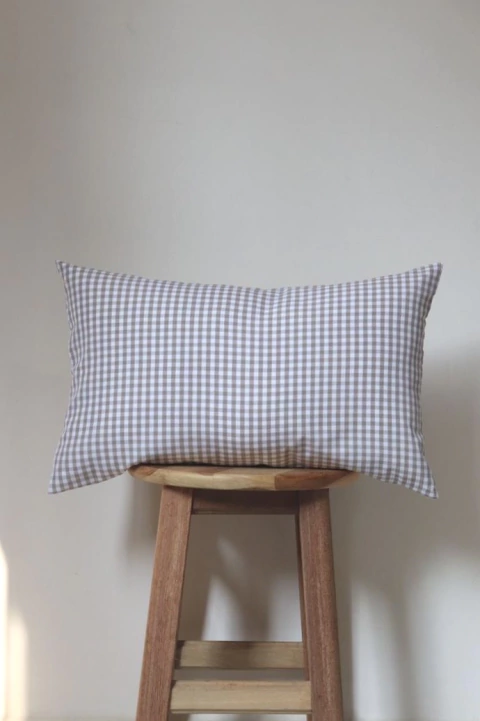 Capa de Almofada Simples | Xadrez Médio Bege | 100% Algodão | 30x50 (Rinzeira) | SOB ENCOMENDA