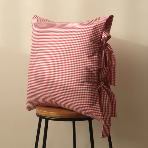 Capa de Almofada Com Laços | Xadrez Pequeno Vermelho | 100% Algodão | 45x45 | SOB ENCOMENDA - comprar online
