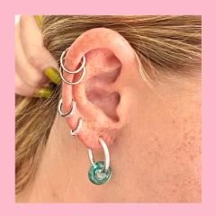 Imagen de Argollas Cubanas con Donas de Vidrio Artesanal