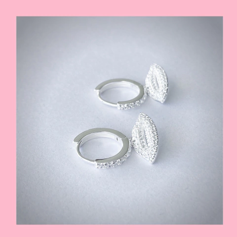 Argollas de Plata con Brillantitos y Boca