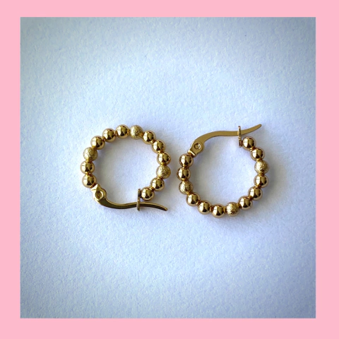 Argollas con Detalles en Dorado