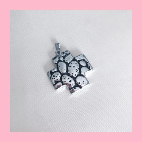 Dije de Cruz con Esmalte en Negro