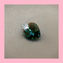 Dije de Corazón de Cristal Erinite con Engarce de Plata de 10 mm