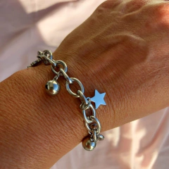 Pulsera con Mini Dijes en internet