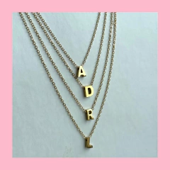 Colgante con Mini Inicial en internet