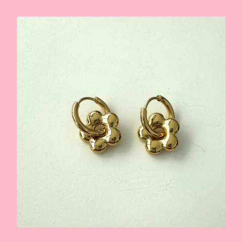 Argollas Cubanas con Dije de Flor