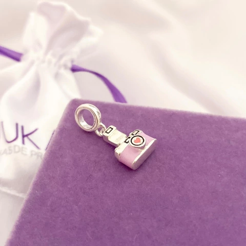 Berloque câmera lilás