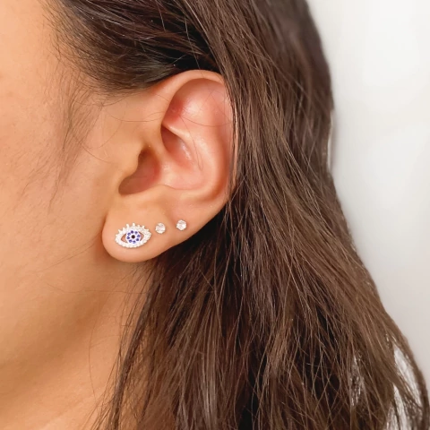 Brinco olho grego cílios cravejado