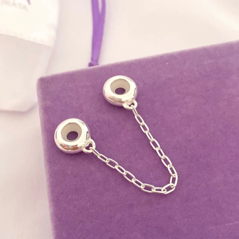 Berloque trava lisa de silicone com corrente