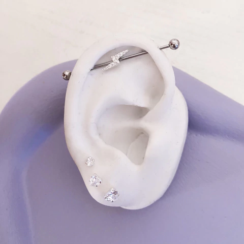 Piercing Transversal de Raio Cravejado - comprar online