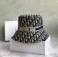 Bucket Dior Linha italiana na internet