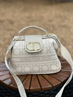 Bolsa Baú Christian D na internet
