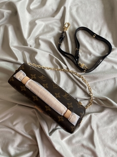 Imagem do BOLSA POCHETTE MÉTIS EAST WEST