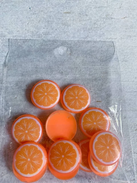 Charms naranjas x 10 unidades