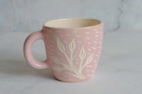 Taza esgrafiada rosa