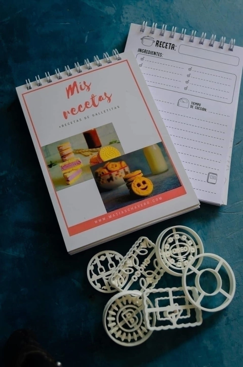 Recetario + 6 cortantes de galletitas (segunda selección)