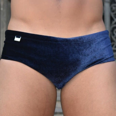 Sunga em veludo molhado para praia e piscina