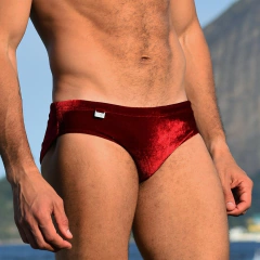 Sunga SLIM cavada velvet em veludo molhado acetinado vermelha