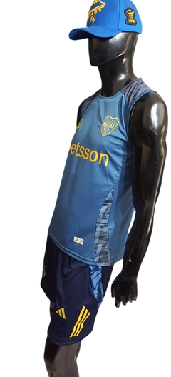 Musculosa entreno azul escudos bordados en internet