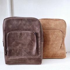 Mochila de Cuero BTR - Stefanos Cueros & Deco – Alfombras de Cuero de Vaca y Oveja, Silla BKF, Carteras y Más