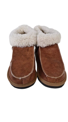 Botita Pantuflas de Corderito - Stefanos Cueros & Deco – Alfombras de Cuero de Vaca y Oveja, Silla BKF, Carteras y Más