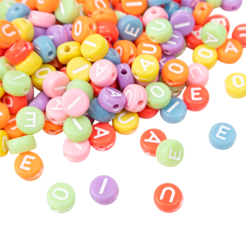 Plastico Plano VOCALES Blanca Cuentas Muticolor Pastel - comprar online