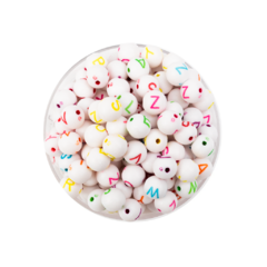 Plastico Redondo Letras de Colores Cuenta Blanca 7mm