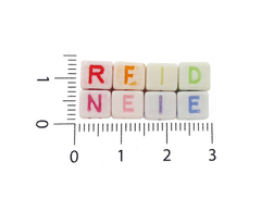 Plastico Cuadrado Letras de Colores Cuenta Blanca 6 x 6mm - comprar online