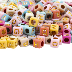 Plastico Cuadrado Mix Nude Letra Dorada - comprar online