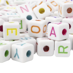 Plastico Cuadrado Blanco Letras Multicolor 9mm - comprar online