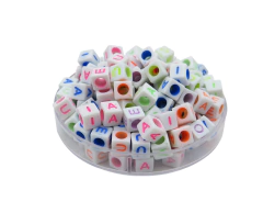Plastico Letras Vocales Cuenta Cuadrada Blanca Fluor 6x6mm - comprar online
