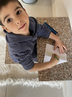 Mesa y banco infantil, material reciclado! en internet