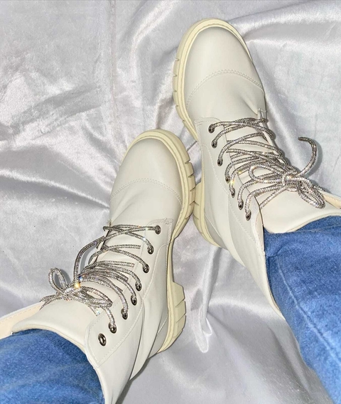 Bota Coturno com cordão de strass Feminina Tratorada Sola Leve Macia Blogueira