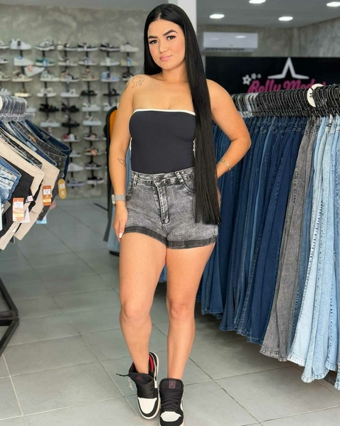 Short Jeans Rasgado Letreiro Cintura alta Sal e Pimenta - comprar online