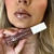 Gloss Labial Londres cor Nude com reflexo metalizado