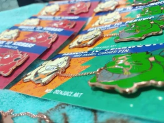 BAKUGRRR y KIRIBARF - PIN metálico con cadena - OrenJuiceArt