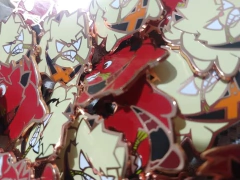 BAKUGRRR y DEKUWOOFF- PIN metálico con cadena - OrenJuiceArt