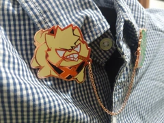 BAKUGRRR y KIRIBARF - PIN metálico con cadena - comprar en línea