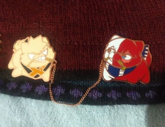 DEKUWOOFF y TODOWAN- PIN metálico con cadena - comprar en línea